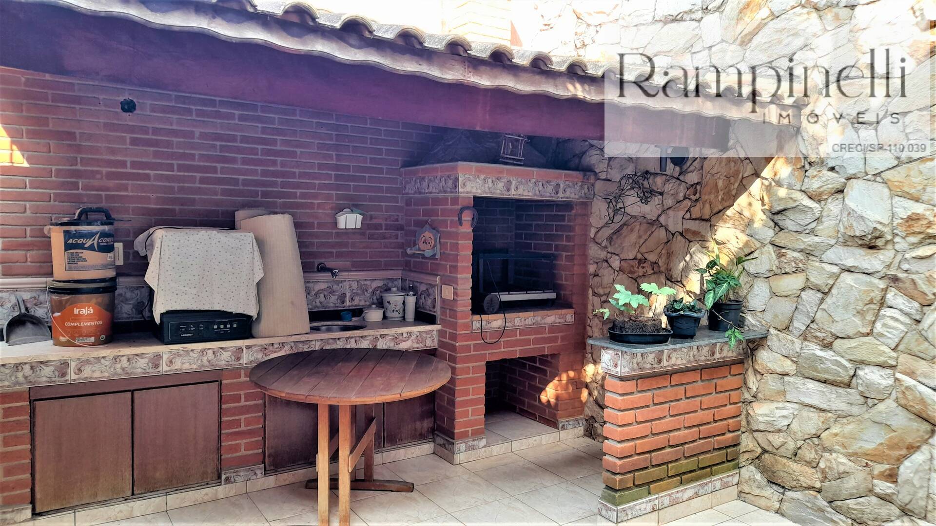 CASA A VENDA NA VILA ROMANA, OPORTUNIDADE.