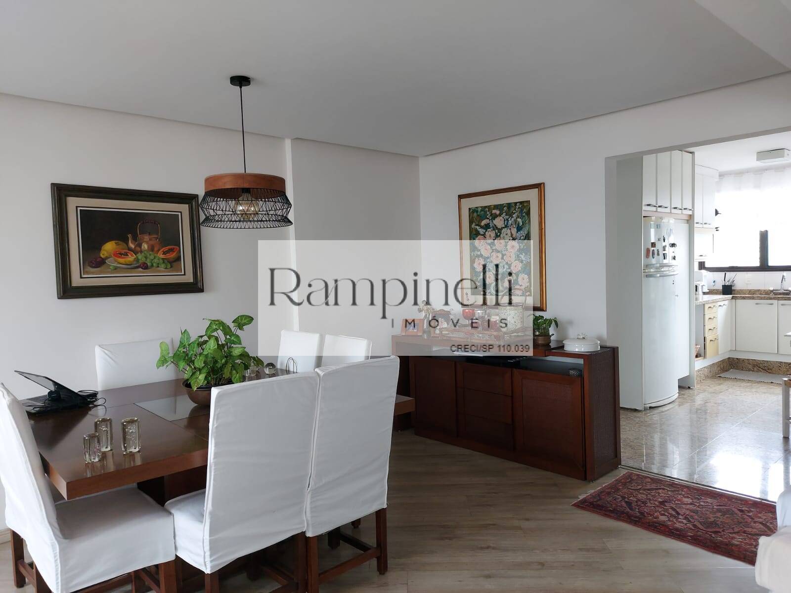 Apartamento com ambientes grandes e iluminados na Lapa
