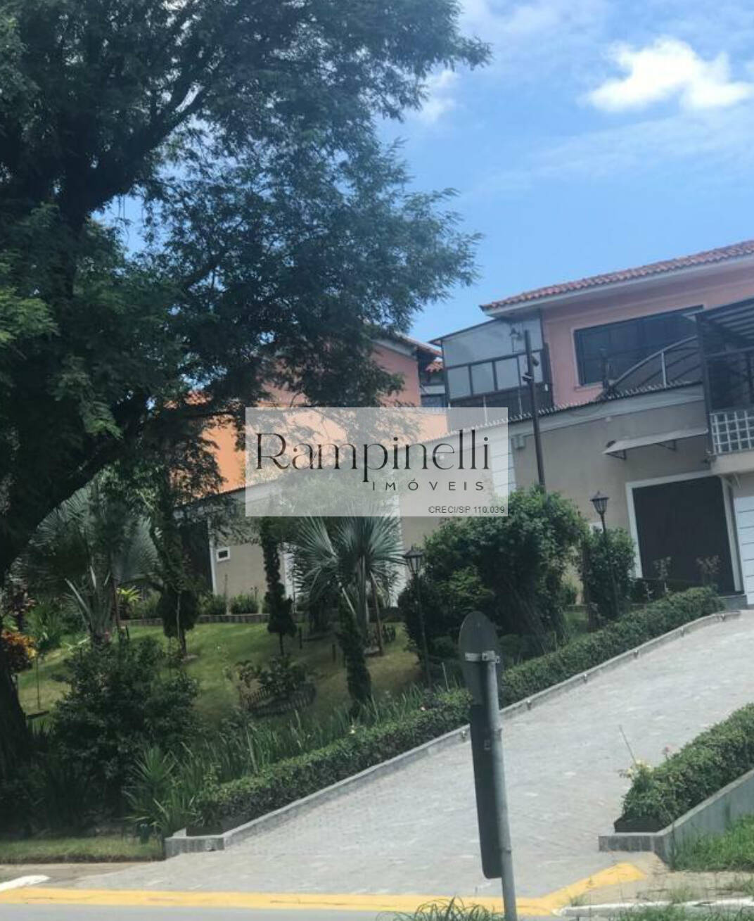 OPORTUNIDADE ÚNICA NO ALTO DA LAPA – SOBRADO ESPAÇOSO E COMPLETO!