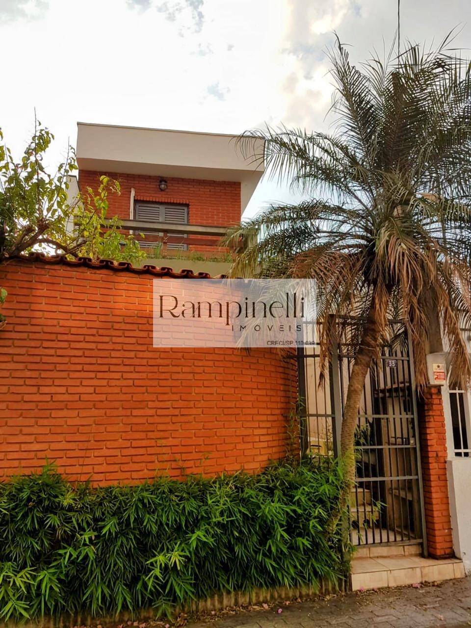 IMOVEL EXCLUSIVO – COM FRENTE PARA 2 RUAS E  ALTO PADRÃO CONSTRUTIVO